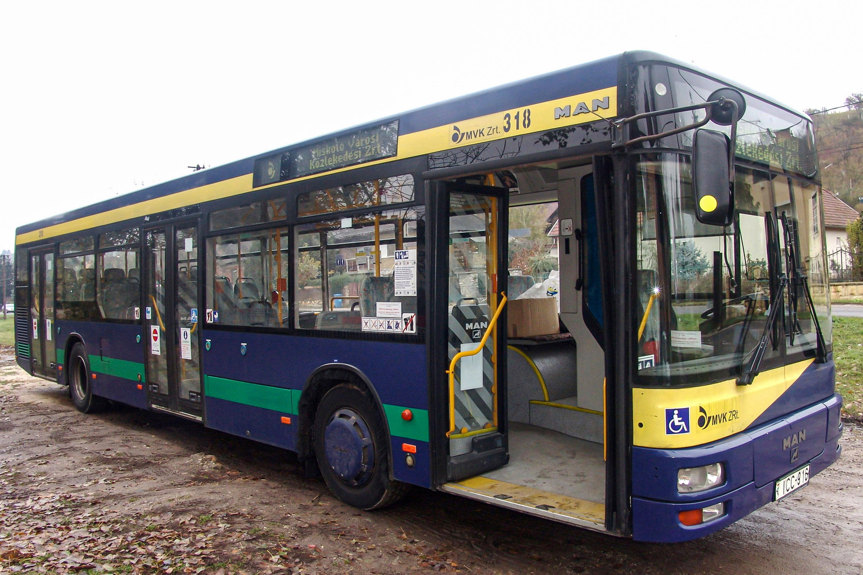 MAN A21 NL223 single low-floor bus